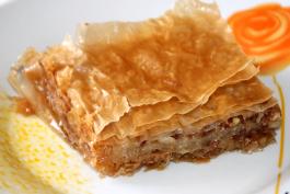 Baklava lautasella