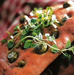 Focaccia oliiveilla leivottuna
