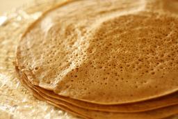 Injera-leipä paistovalmiina