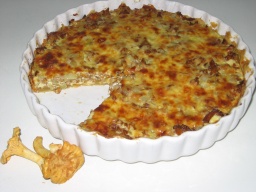 Kantarellpiråg serverad