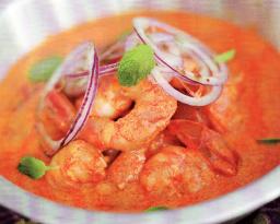 Katkarapu Tikka Masala lautasella