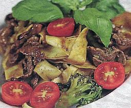 Lövbiff Pappardelle serverad