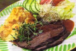 Rostbiff med potatisgratäng serverad