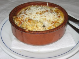 Syötävän ihana moussaka lautasella